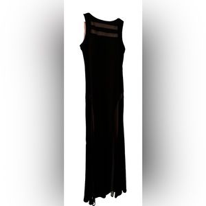 ❤️❤️ BEAUTIFUL FULL LENGTH BLACK DRESS. SHEER FLATTERING DETAILING. SIZE 10